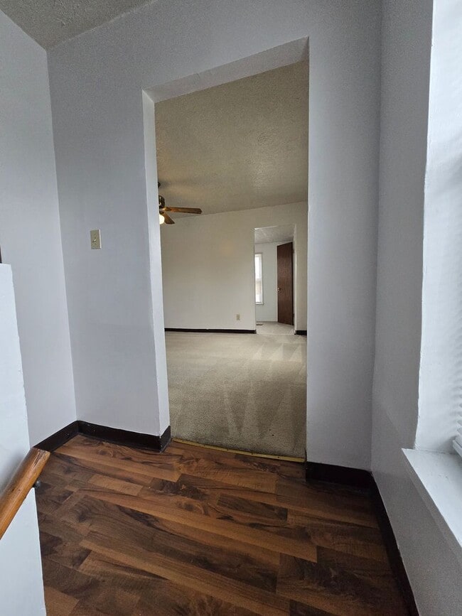 Building Photo - 406 1/2 S Hague Ave-