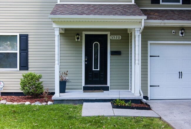 Building Photo - 3520 Bapaume Ave