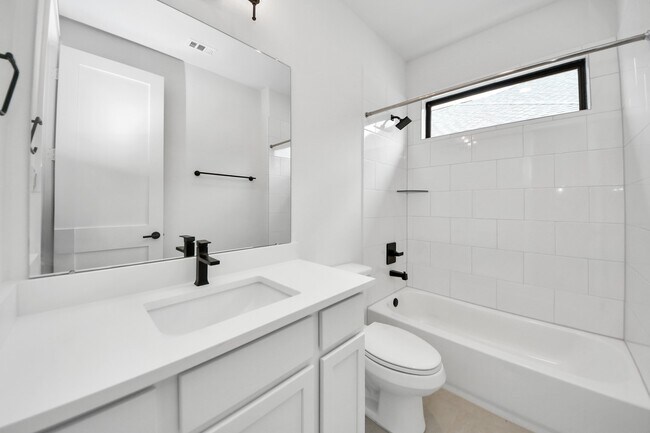 Building Photo - 12010 Royal Oaks Banner Wy