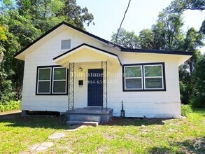 Building Photo - 2071 Southampton Rd