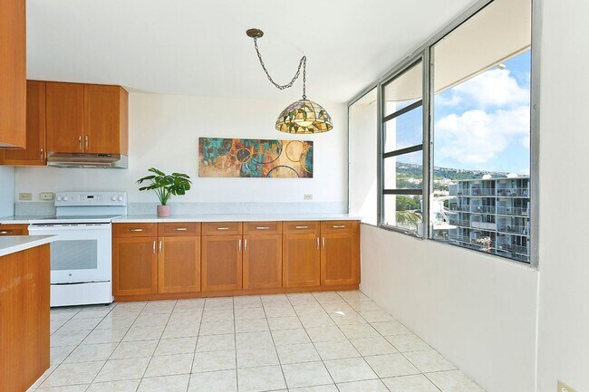 Building Photo - Recently Remodeled Centrally Located Condo...
