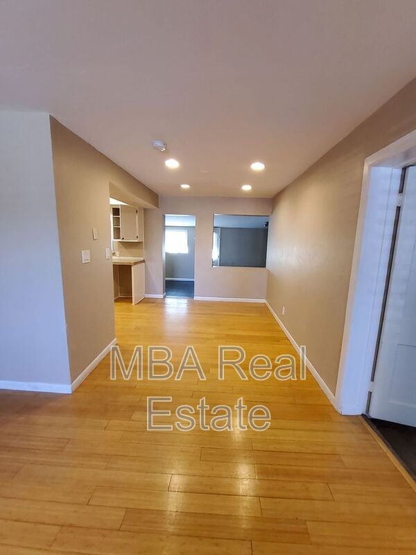 Foto del edificio - 2225 E Glenrosa Ave