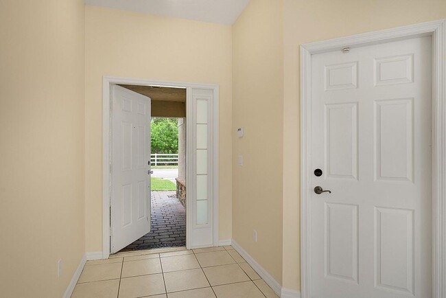 Building Photo - Beautiful 3/2 in Gated Community