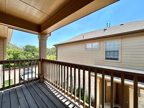 Building Photo - 1310 W Parmer Ln