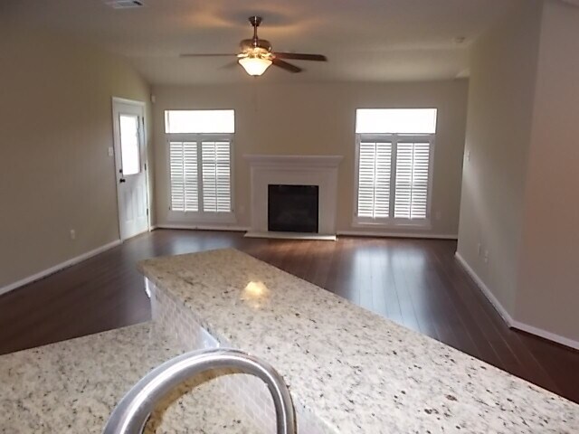 Building Photo - 2106 Ridgeway Park Dr