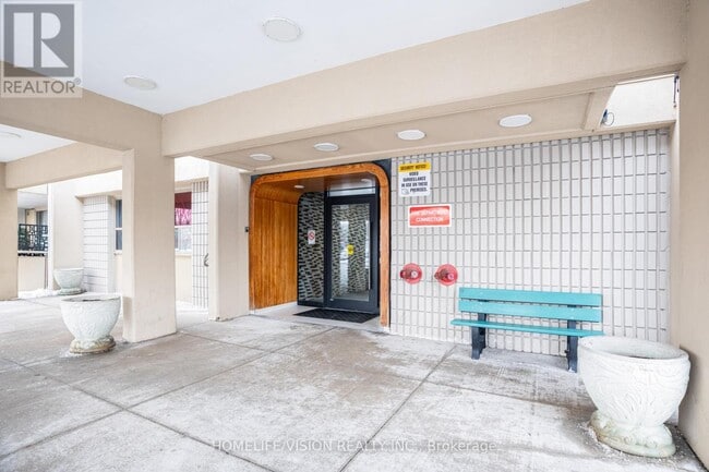 Photo du bâtiment - 1338 York Mills Rd