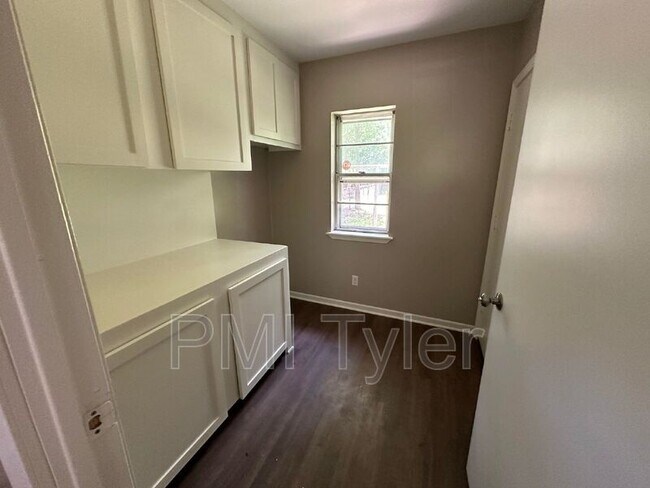 Foto del edificio - 2007 Bradshaw Dr