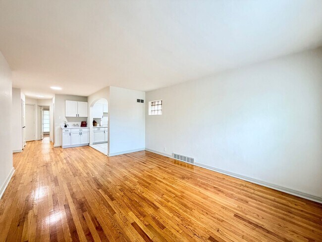 Foto del edificio - 5306- 5308 Jamieson Avenue