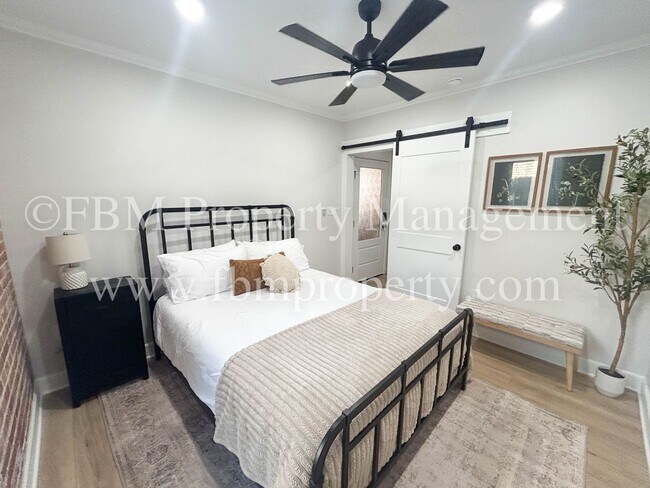 Foto del edificio - 112 W Knox St