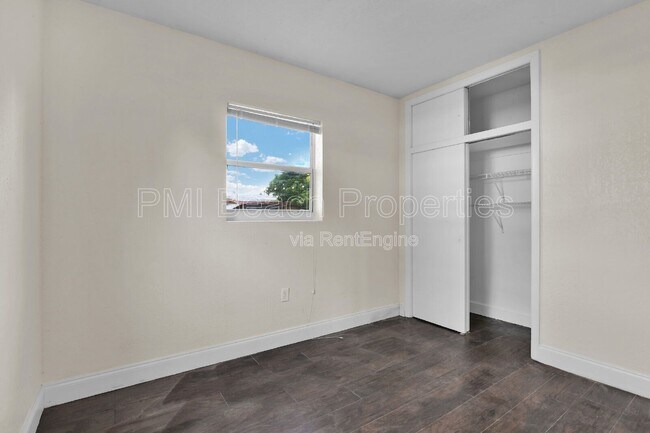 Foto del edificio - 1821 Montague St