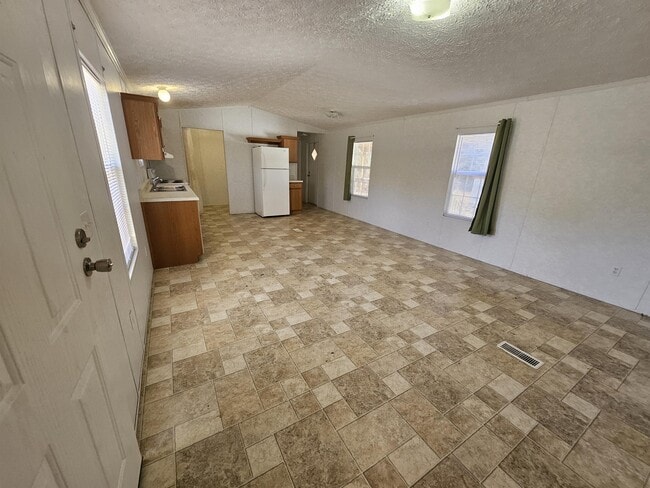 Building Photo - 132 Chester White Dr