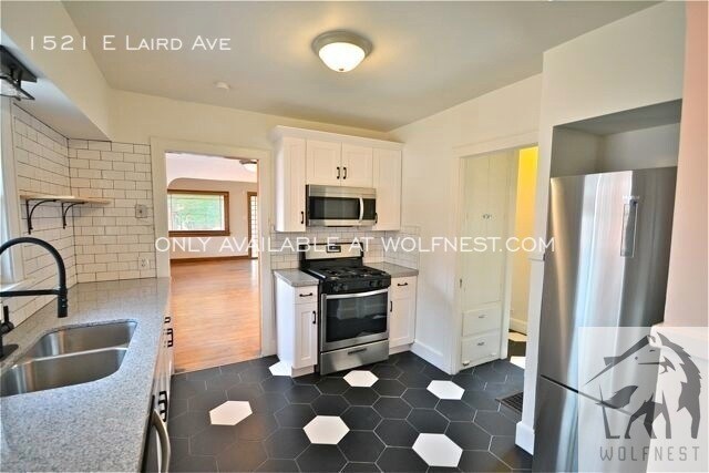 Building Photo - No Security Deposit Option! Amazing 3 Bedr...