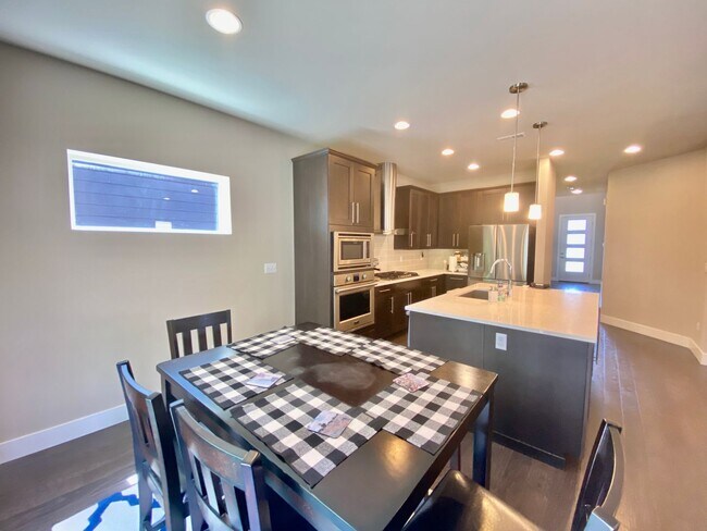 Building Photo - Beautiful Like New Home in Bothell!