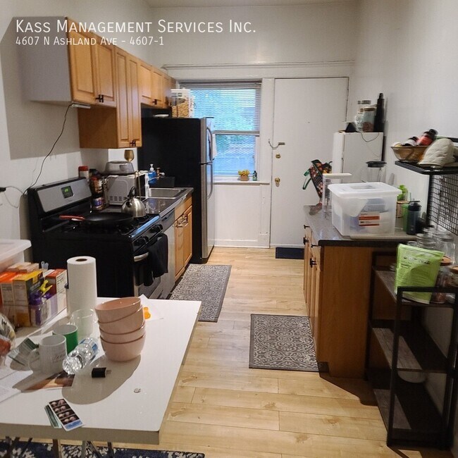 Photo - 4607 N Ashland Ave Apartment