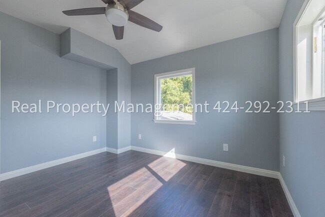 Building Photo - Dont miss out this 4 Bed 2 bath