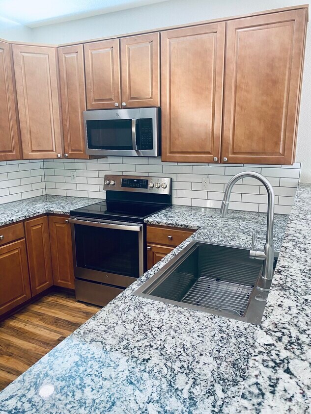 Foto principal - 8200 E 8th Ave