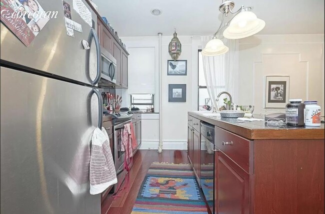 Building Photo - 608 W 140th St