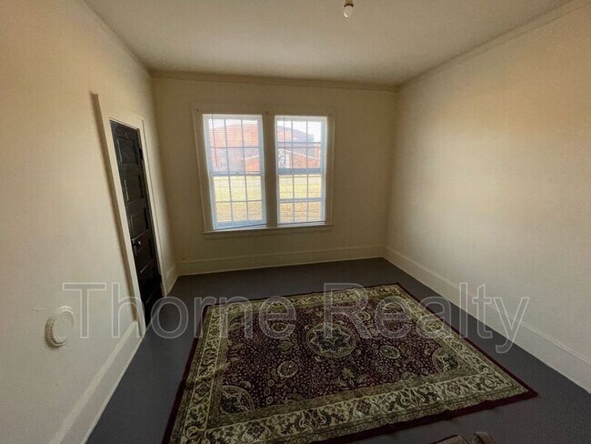 Building Photo - 251 Hill St