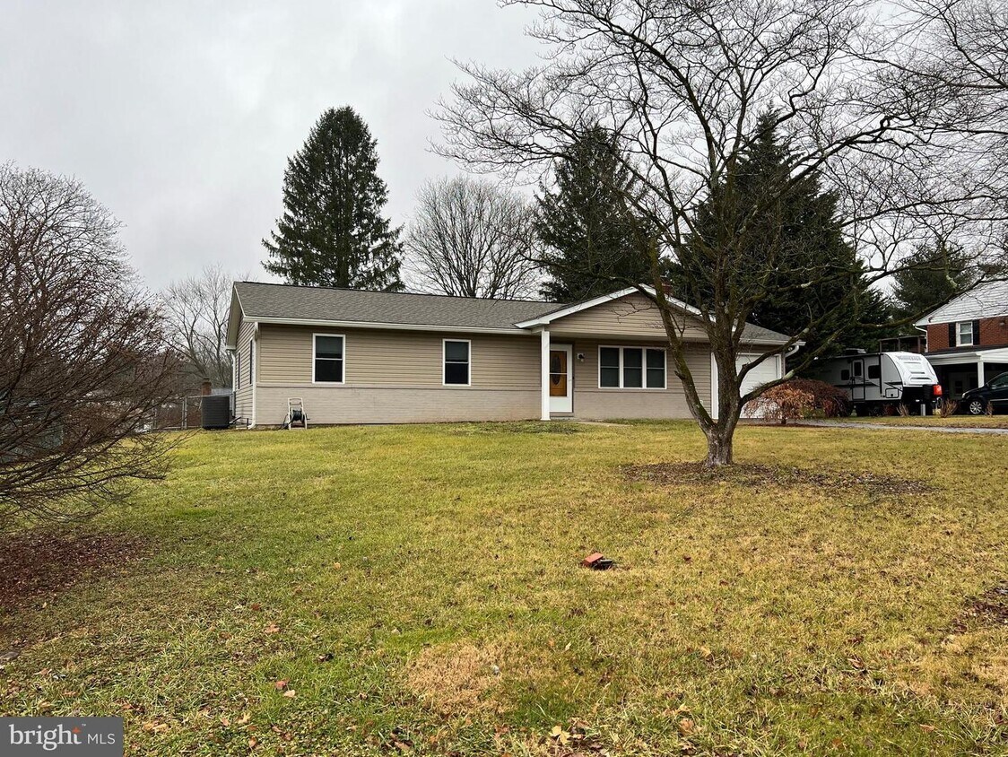 Primary Photo - 810 Wisteria Dr