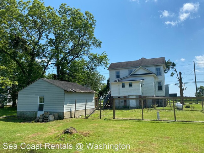 Building Photo - 4 br, 1.5 bath House - 554 W Main St.