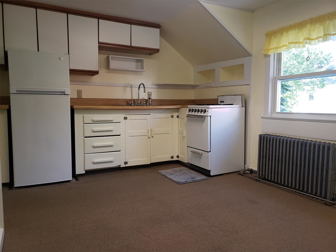 104 Main St Unit 3B, Orono, ME 04473 Room for Rent in Orono, ME