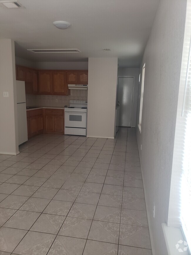 Building Photo - 1710 Lexington Cir