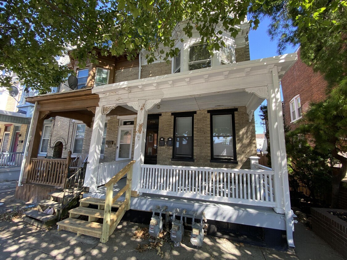 Primary Photo - 741 E Philadelphia St