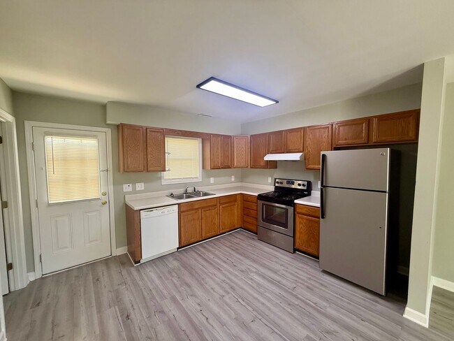 Building Photo - Two bedroom, one bath apartment in Burlington