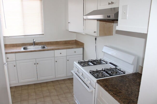 Foto del edificio - 2745 Rollingwood Dr