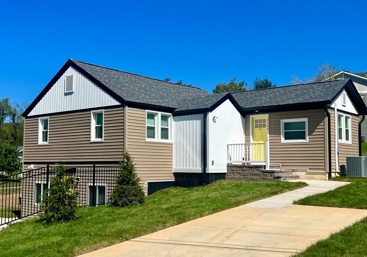 Foto principal - 2304 Belle Ave NE