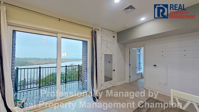 Building Photo - Luxury Condo in Heart of Wilmington with Water Views