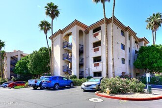 Building Photo - 5104 N 32nd St