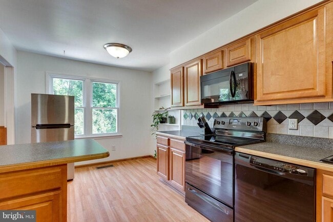 Building Photo - 9427 Cherwek Dr