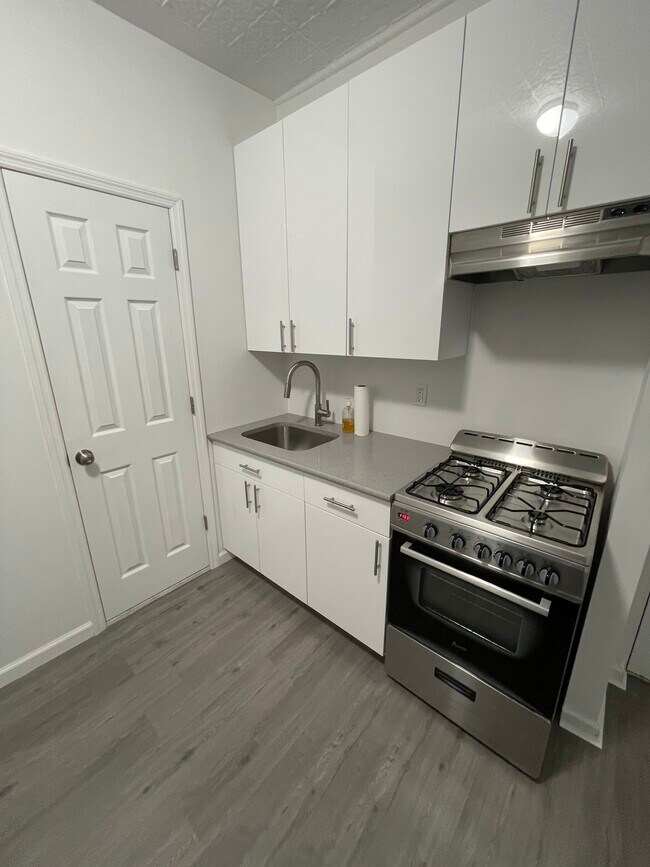 Foto del edificio - 16 Conselyea St