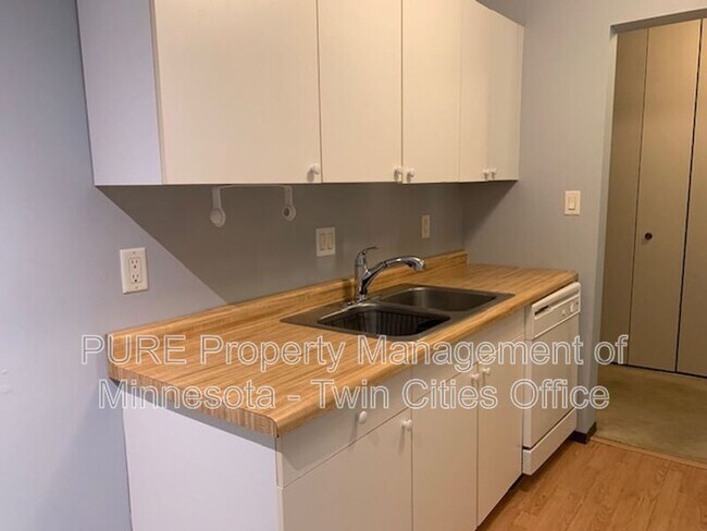 Foto del edificio - 8045 Xerxes Ave S