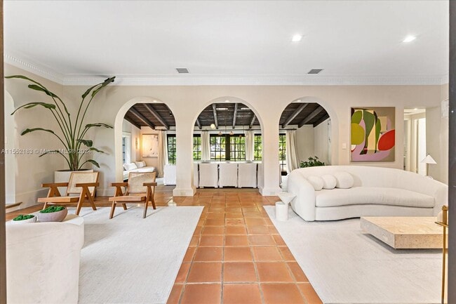 Building Photo - 400 S Hibiscus Dr