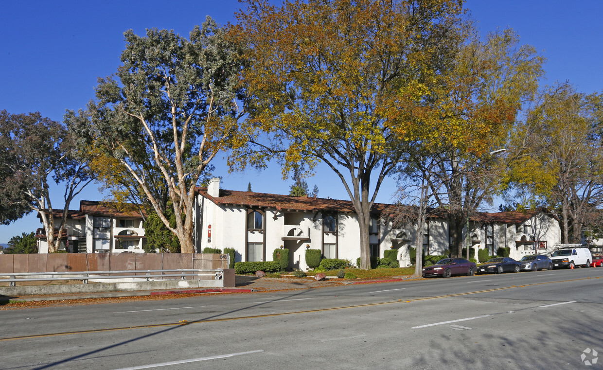 Primary Photo - Mission Villa Apartments