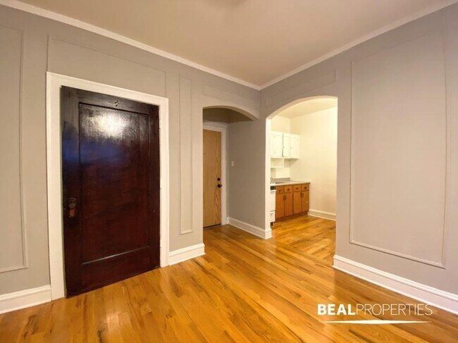 Foto del edificio - 0 bedroom in CHICAGO IL 60625
