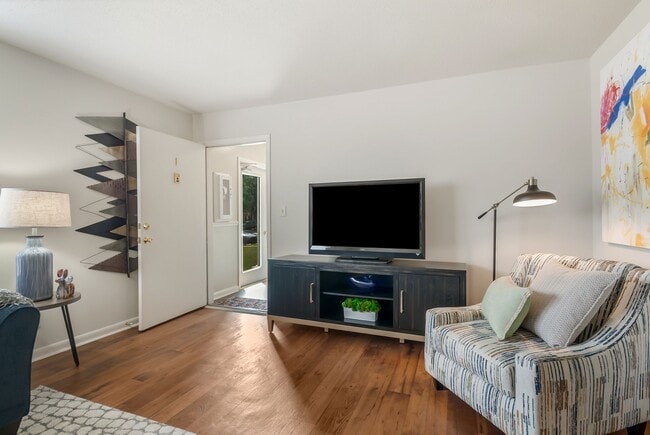 Building Photo - Waterford Square Apartment Homes