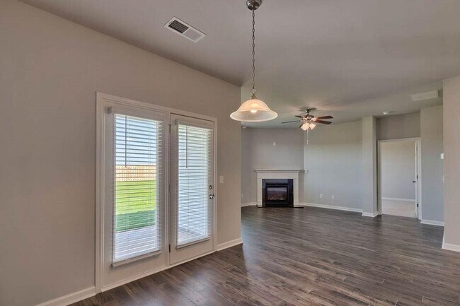 Foto del edificio - 1012 Hay Meadow Dr.