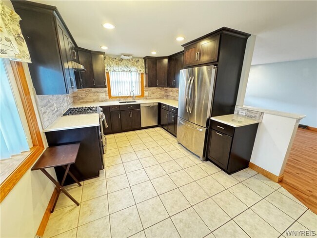 Foto del edificio - 13 Satinwood Dr