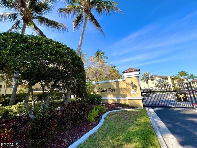 Foto del edificio - 1789 Four Mile Cove Pkwy