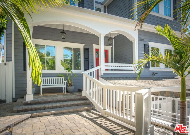 Foto del edificio - 12142 Hollyglen Pl