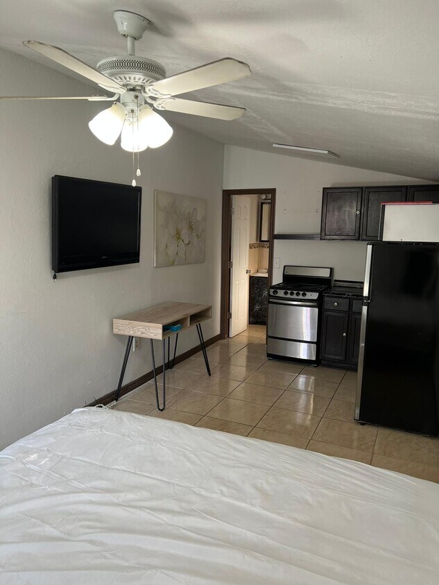 365 NE 171st Ter Unit Studio, North Miami Beach, FL 33162 365 NE
