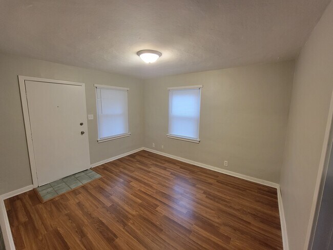 Building Photo - 3037 E Elm St
