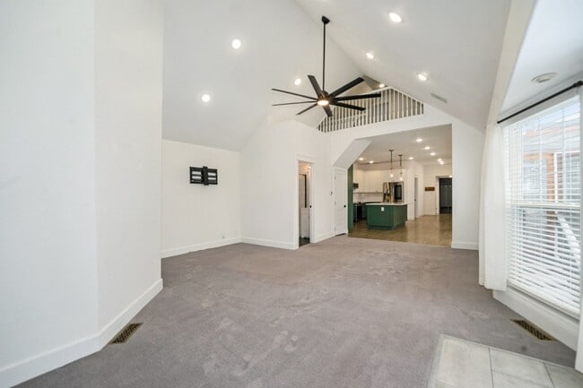 Building Photo - 4 Bed 2.5 Bath Available Now in Sloans Lake!