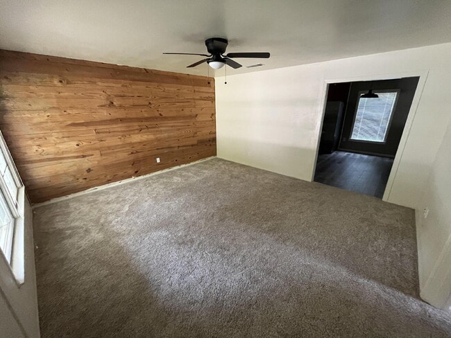 Building Photo - 3920 Maple Ave