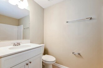 Building Photo - 905 Cornelius Ave