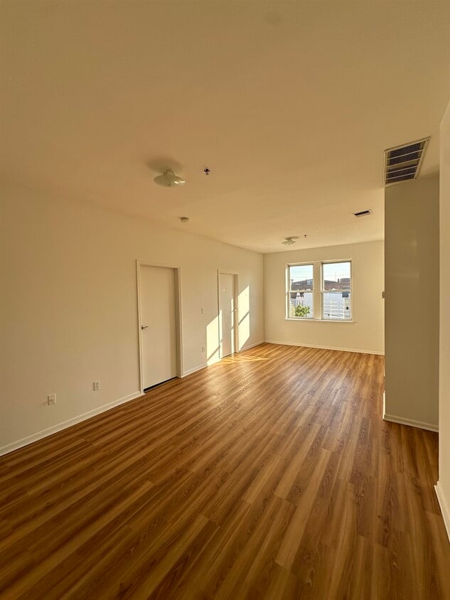 Primary Photo - 203 Academy St
