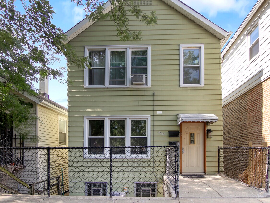 Primary Photo - 3052 S Lyman St